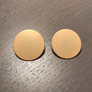 Round gold dot staple stud earrings